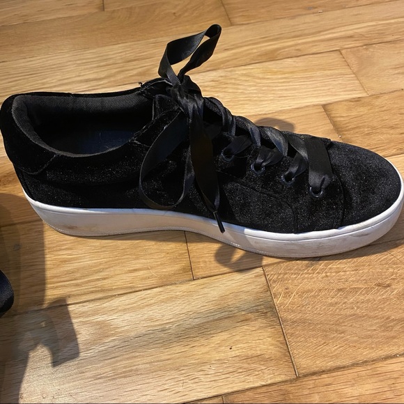 Steve Madden Bertie V platform sneakers in black velvet size 9 - Picture 6 of 13